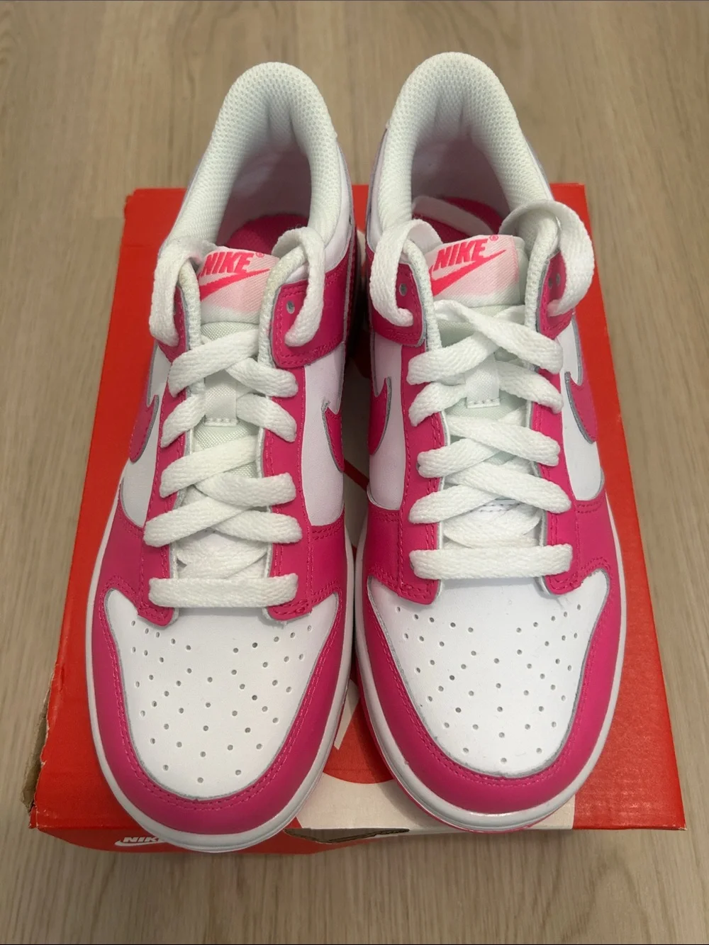 Nike Youth/Women’s Dunk Low — White/Fuchsia Pink size 5Y/7W